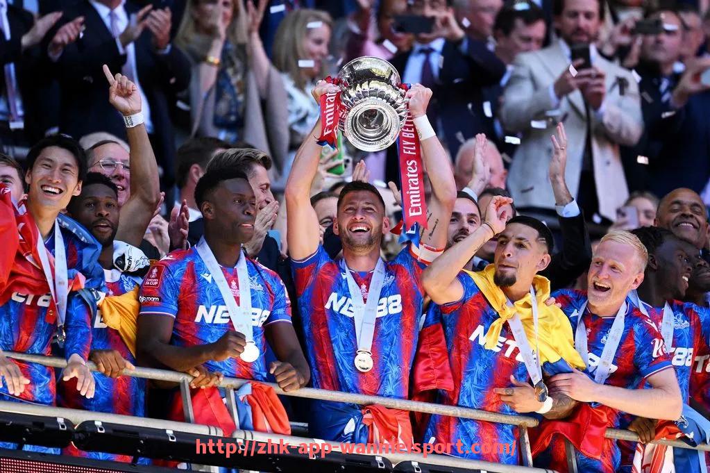 完美体育官方入口-世俱杯无球跑位与战术配合实例精选：经典镜头中的团队默契